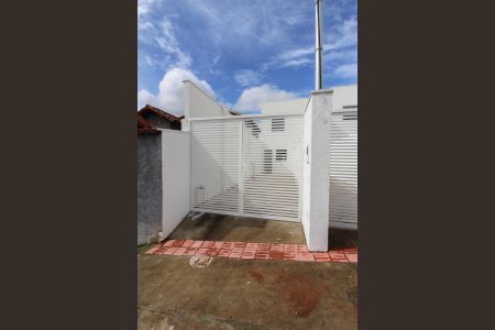 Casa à venda com 110m², 2 quartos e 1 vaga Casa à venda com 110m², 2 quartos e 1 vagaFachada