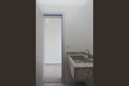 Casa à venda com 110m², 2 quartos e 1 vaga Casa à venda com 110m², 2 quartos e 1 vagaBanheiro