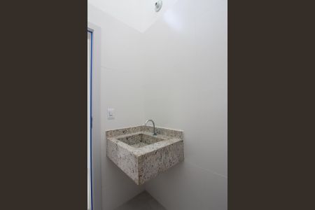 Casa à venda com 110m², 2 quartos e 1 vaga Casa à venda com 110m², 2 quartos e 1 vagaBanheiro