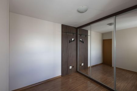 Apartamento à venda com 68m², 2 quartos e 2 vagasSuíte 1
