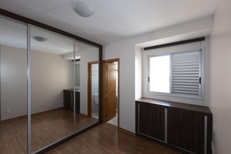 Suíte 1 de apartamento para alugar com 2 quartos, 68m² em Vila da Serra, Nova Lima