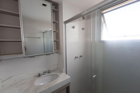 Banheiro da Suíte 1 de apartamento para alugar com 2 quartos, 68m² em Vila da Serra, Nova Lima