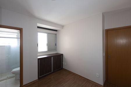 Apartamento à venda com 68m², 2 quartos e 2 vagasSuíte 1