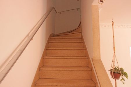 Casa para alugar com 90m², 2 quartos e 1 vaga Casa para alugar com 90m², 2 quartos e 1 vagaescada