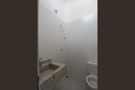 Casa à venda com 118m², 2 quartos e 1 vagaBanheiro