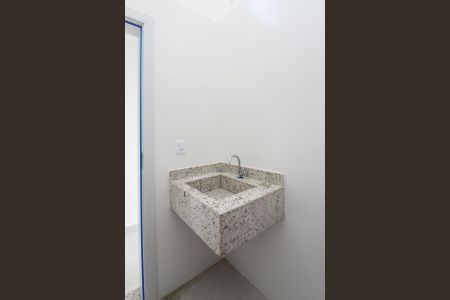 Casa à venda com 118m², 2 quartos e 1 vagaBanheiro