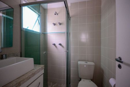 Apartamento à venda com 65m², 2 quartos e 2 vagas Apartamento à venda com 65m², 2 quartos e 2 vagasBanheiro do quarto 1