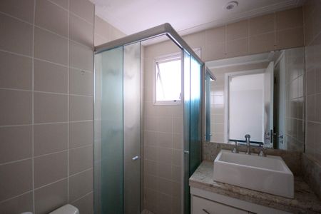 Apartamento à venda com 65m², 2 quartos e 2 vagas Apartamento à venda com 65m², 2 quartos e 2 vagasBanheiro Social e do quarto 2