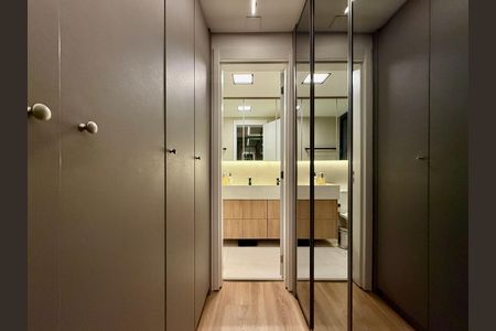Apartamento à venda com 125m², 3 quartos e 2 vagasCloset Suíte 2