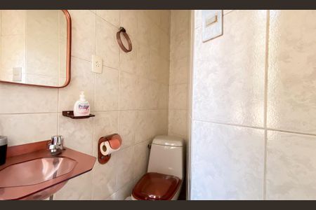 Casa à venda com 230m², 4 quartos e 2 vagasBanheiro 1