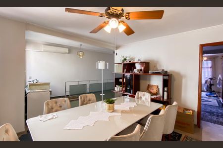 Casa à venda com 230m², 4 quartos e 2 vagasSala de jantar 