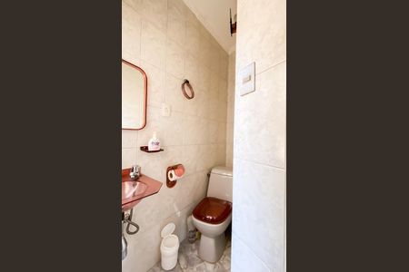 Casa à venda com 230m², 4 quartos e 2 vagasBanheiro 1