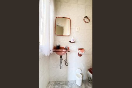 Casa à venda com 230m², 4 quartos e 2 vagasBanheiro 1