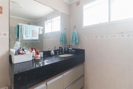 Casa para alugar com 240m², 4 quartos e 2 vagas Casa para alugar com 240m², 4 quartos e 2 vagasBanheiro da Suíte 1