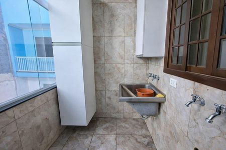 Área de serviço de casa para alugar com 3 quartos, 120m² em Vila Santa Edwiges, Osasco
