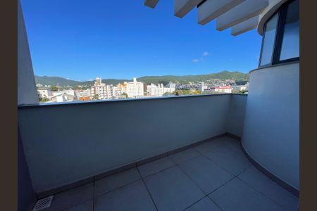 Casa de condomínio para alugar com 259m², 5 quartos e 4 vagasVaranda