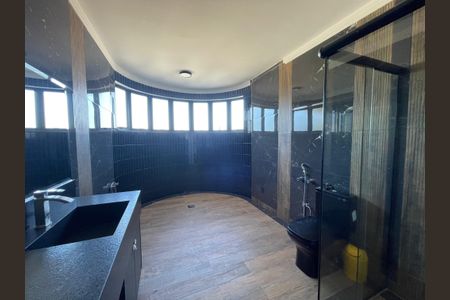 Casa de condomínio para alugar com 259m², 5 quartos e 4 vagasBanheiro