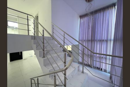 Casa de condomínio para alugar com 259m², 5 quartos e 4 vagasVaranda