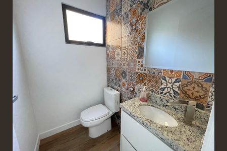 Casa de condomínio para alugar com 259m², 5 quartos e 4 vagasBanheiro