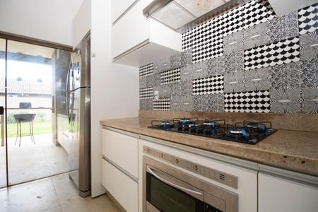 Casa de condomínio para alugar com 700m², 3 quartos e 4 vagasCozinha