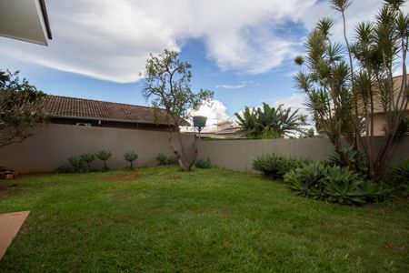 Casa de condomínio para alugar com 700m², 3 quartos e 4 vagasQuintal