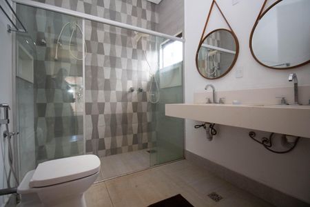 Casa de condomínio para alugar com 700m², 3 quartos e 4 vagasBanheiro da Suíte 3