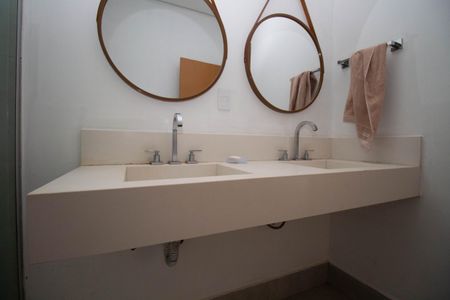 Casa de condomínio para alugar com 700m², 3 quartos e 4 vagasBanheiro da Suíte 3