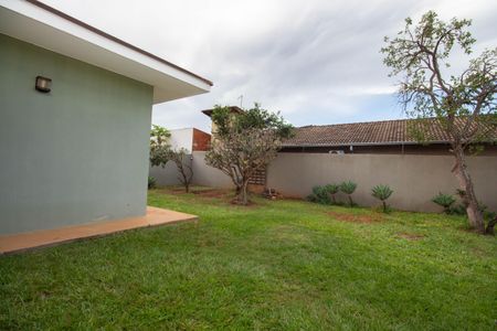 Casa de condomínio para alugar com 700m², 3 quartos e 4 vagasQuintal