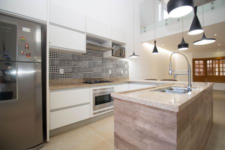 Casa de condomínio para alugar com 700m², 3 quartos e 4 vagasCozinha