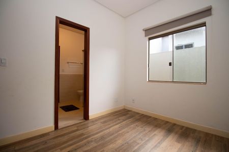 Casa de condomínio para alugar com 700m², 3 quartos e 4 vagasSuíte 2