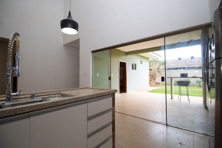 Casa de condomínio para alugar com 700m², 3 quartos e 4 vagasCozinha