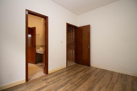 Casa de condomínio para alugar com 700m², 3 quartos e 4 vagasSuíte 1