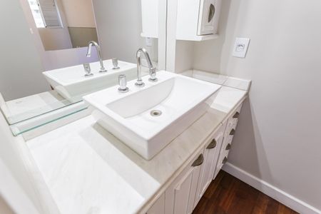 Apartamento para alugar com 73m², 2 quartos e 2 vagasBanheiro da Suíte 1