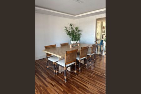 Apartamento à venda com 204m², 4 quartos e 3 vagas Apartamento à venda com 204m², 4 quartos e 3 vagasSala de Jantar