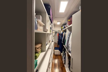 Apartamento à venda com 204m², 4 quartos e 3 vagas Apartamento à venda com 204m², 4 quartos e 3 vagasCloset