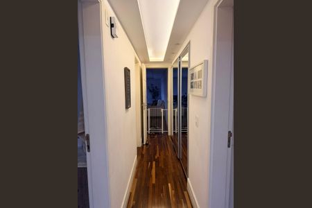 Apartamento à venda com 204m², 4 quartos e 3 vagas Apartamento à venda com 204m², 4 quartos e 3 vagasCorredor