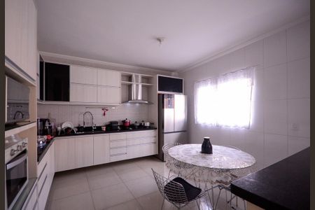 Casa à venda com 300m², 4 quartos e 4 vagasCozinha 