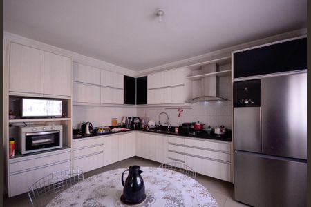 Casa à venda com 300m², 4 quartos e 4 vagasCozinha 