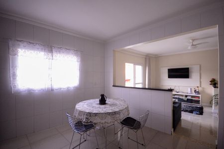 Casa à venda com 300m², 4 quartos e 4 vagasCozinha 