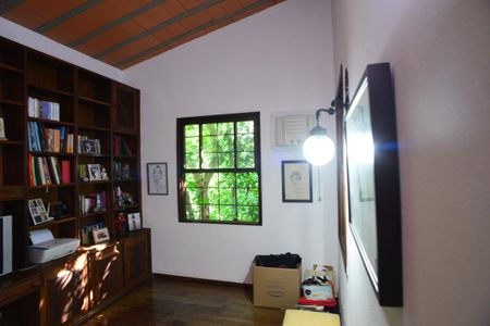 Casa de condomínio à venda com 530m², 3 quartos e 2 vagasEscritório