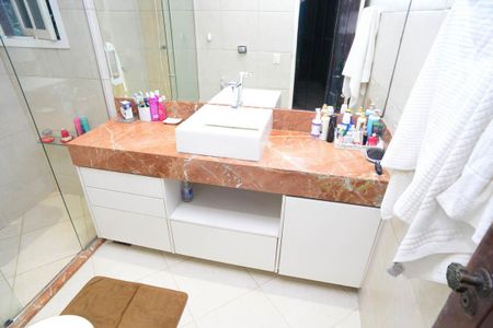 Casa de condomínio à venda com 530m², 3 quartos e 2 vagasBanheiro Social