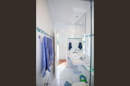 Casa à venda com 370m², 4 quartos e 4 vagasBanheiro Social