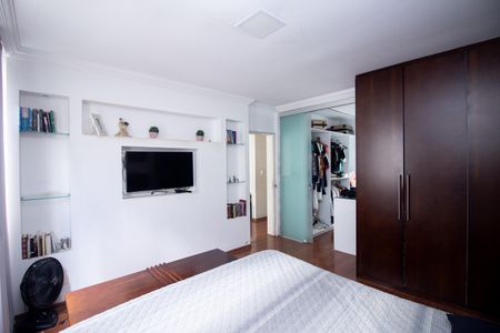 Casa à venda com 370m², 4 quartos e 4 vagasQuarto Suíte