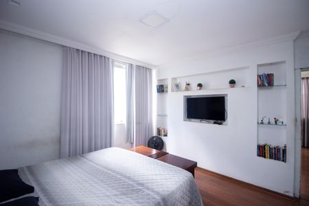 Casa à venda com 370m², 4 quartos e 4 vagasQuarto Suíte