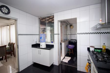 Casa à venda com 370m², 4 quartos e 4 vagasCozinha e Área de Serviço