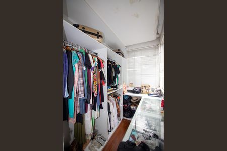 Casa à venda com 370m², 4 quartos e 4 vagasCloset da suíte