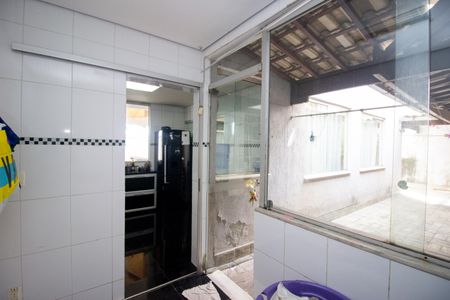 Casa à venda com 370m², 4 quartos e 4 vagasCozinha e Área de Serviço