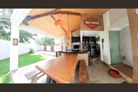 Casa à venda com 370m², 4 quartos e 4 vagasChurrasqueira