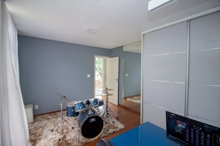 Casa à venda com 370m², 4 quartos e 4 vagasQuarto 1