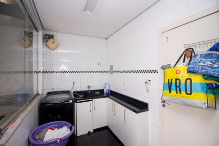 Casa à venda com 370m², 4 quartos e 4 vagasCozinha e Área de Serviço